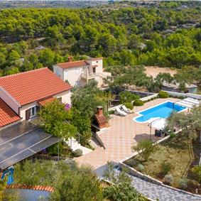 6 bedroom villa with pool in Milna, Brac Island sleeps 11